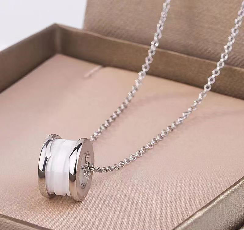 Bv高版本CNC小红人慈善款项链陶瓷项链新款菱角小红人项链直播批详情2