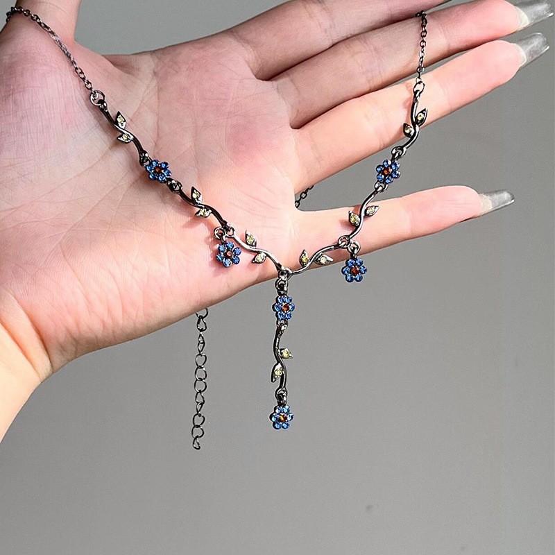 Blue small plum blossom drip glaze necklace, a high-end and elegant summer necklace, versatile French retro style design collarbone chain pic 2
