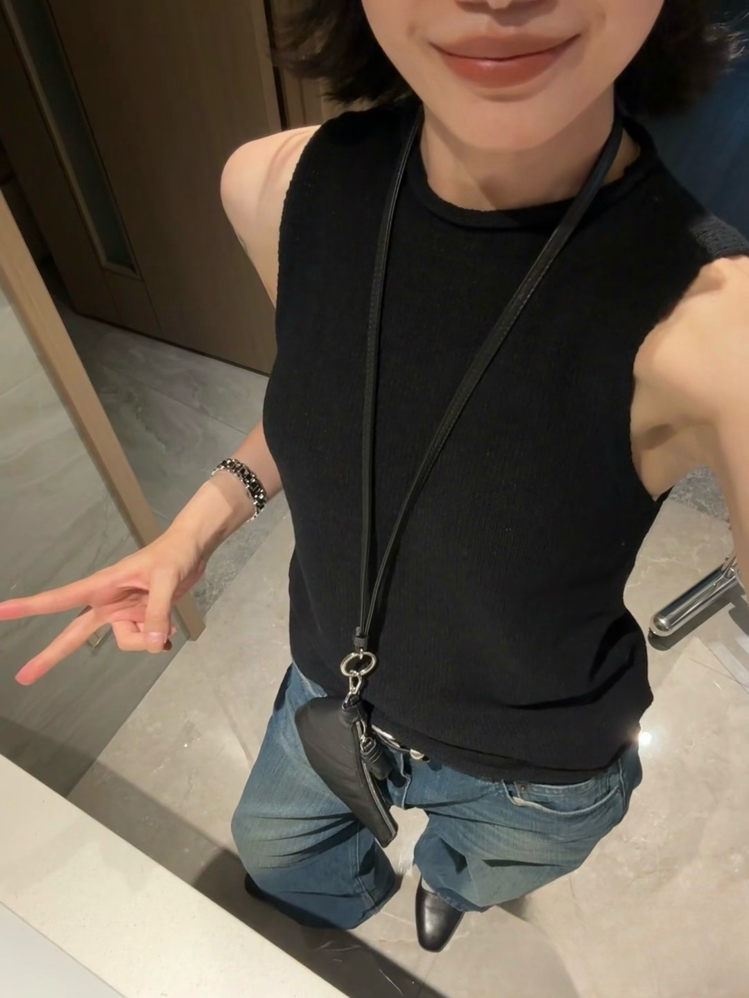 新款百搭多色亚麻棉感粗针织肌理颗粒半高领卷边毛织无袖背心5111详情17