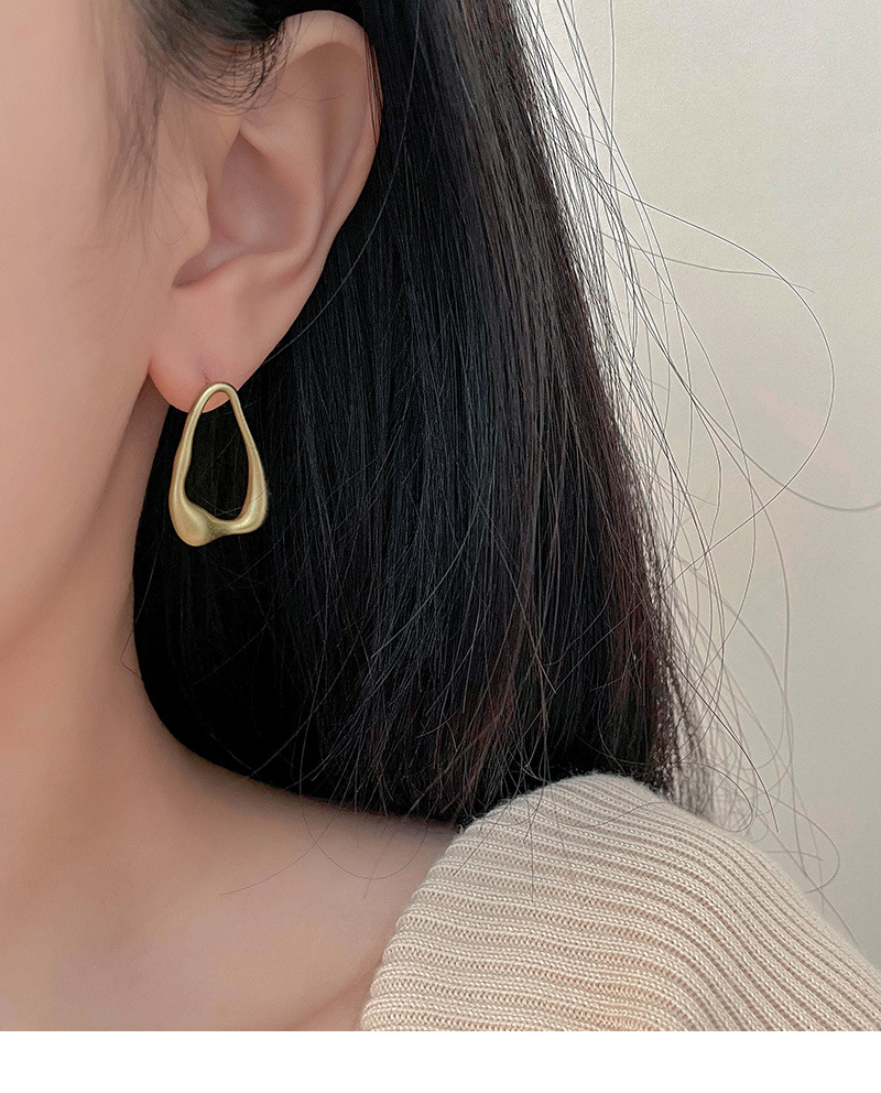 Silver needle, niche fashion, minimalist and cold style, European and American frosted lava triangular stud earrings, teardrop-shaped stud earrings 2024 trend pic 5