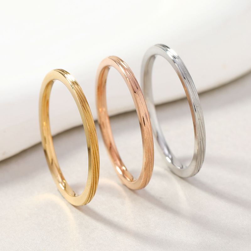 欧美风不锈钢戒指女不掉色轻奢高级感2mm批花三条线戒指素圈指环详情3
