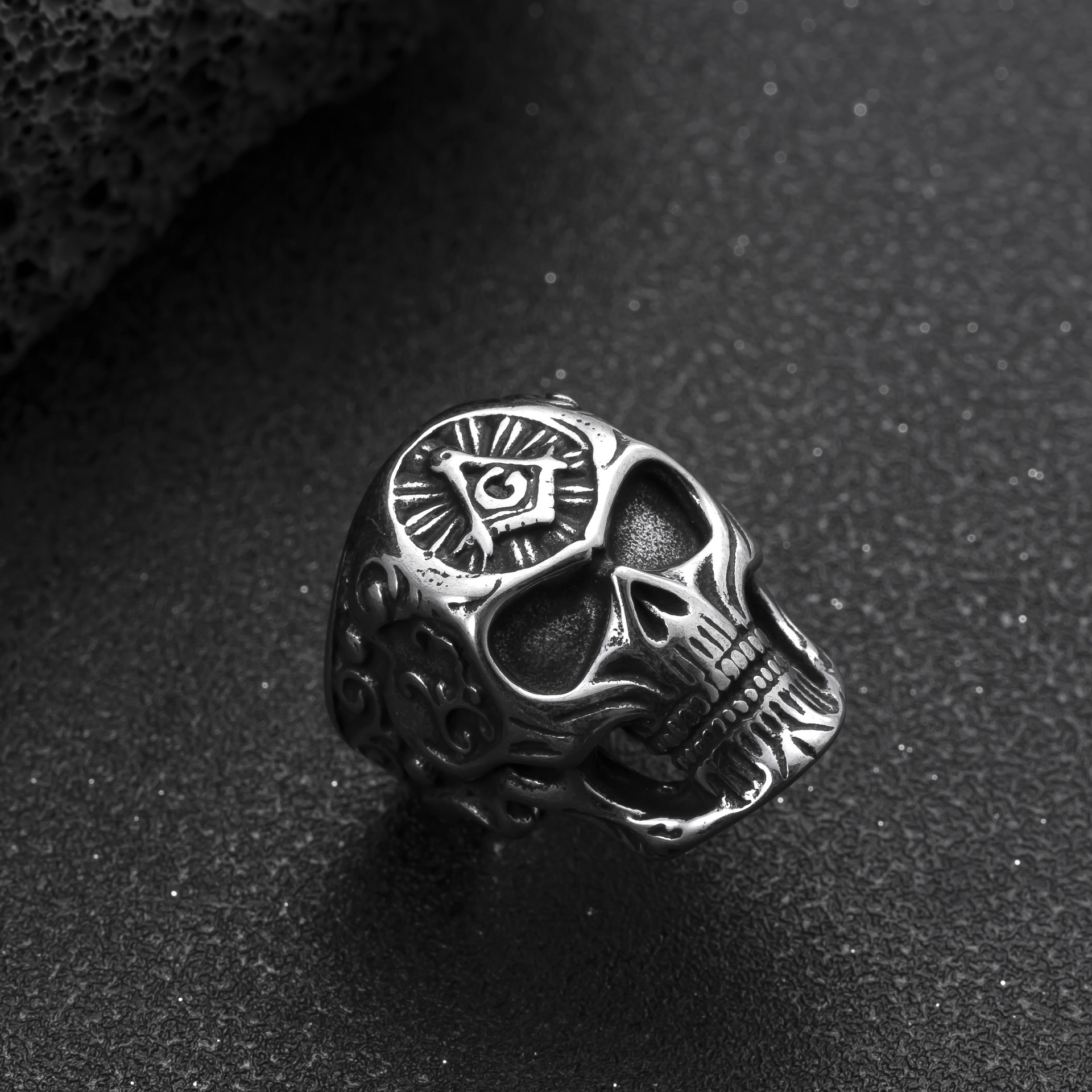 跨境新品不锈钢饰品个性朋克风男士指环铸造骷髅头钛钢戒指批发厂详情16