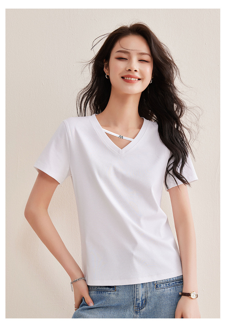 Black V-neck short-sleeved T-shirt for women, a new summer style that is slimming and form-fitting, with a cinched waist and straight shoulders. It is a cropped top pic 13