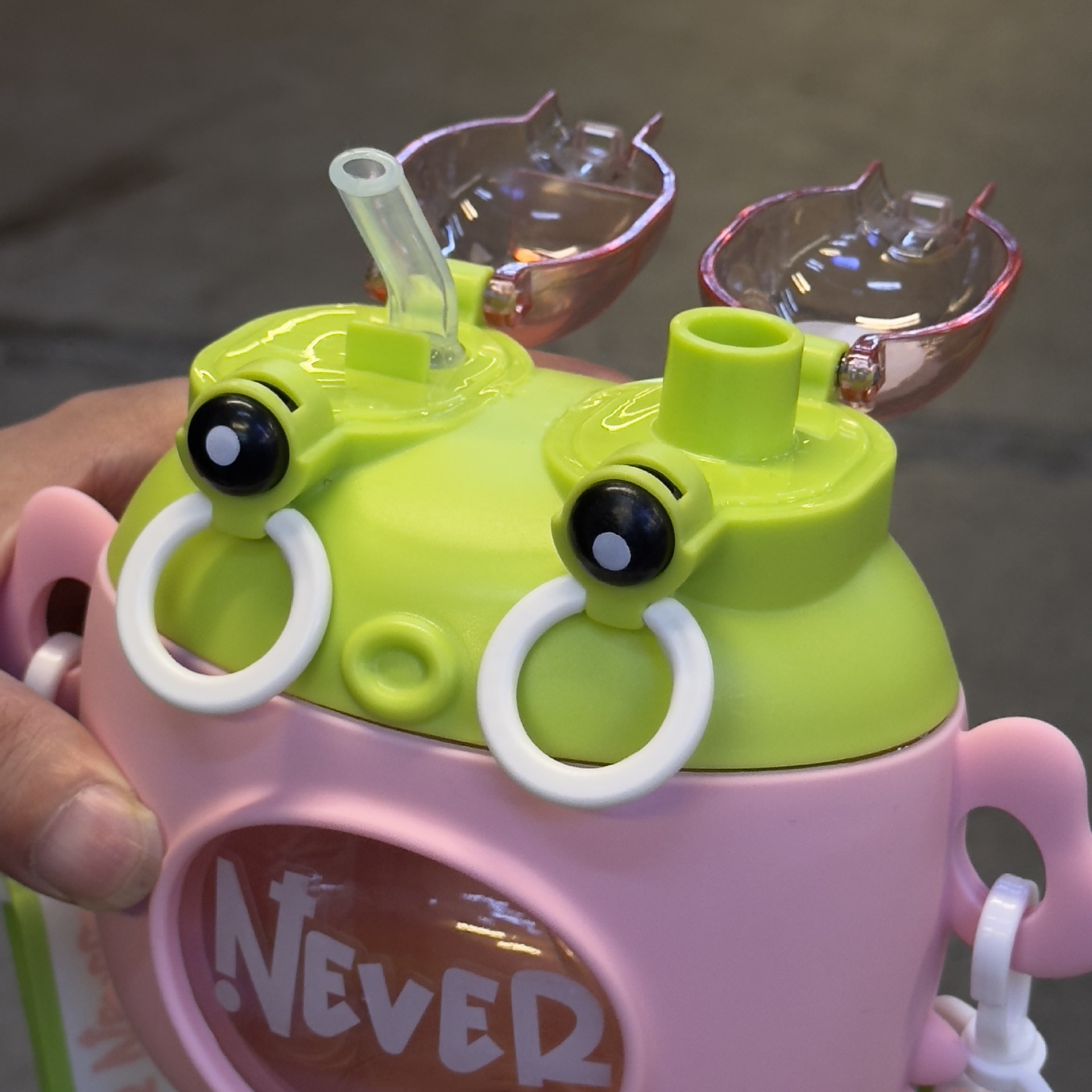 A high level of appearance for children, a double-drinking straw cup, a cute crab plastic water cup, and a portable backpack bouncy cup for outdoor use pic 2