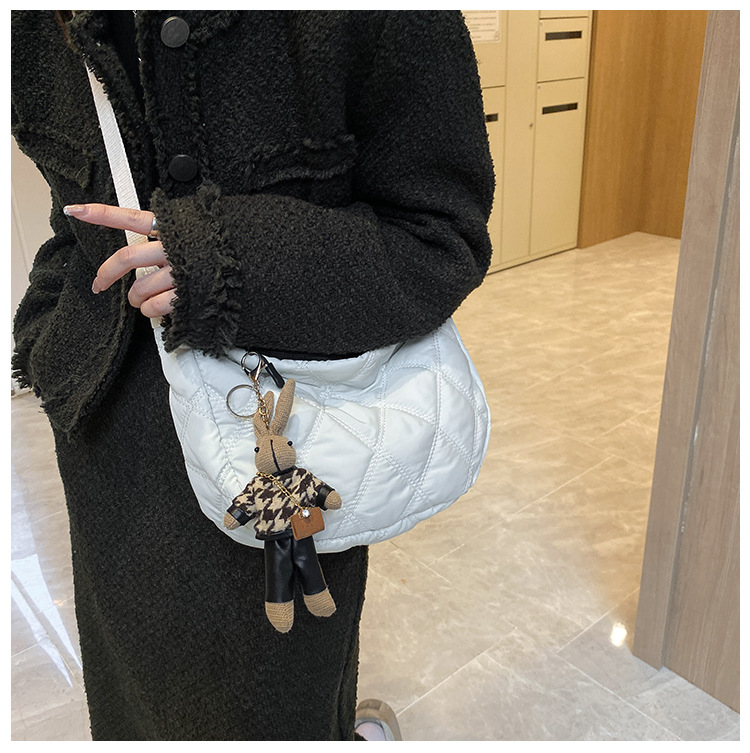 The new, trendy and fashionable single-shoulder crossbody bag with diamond-patterned embroidery thread for women in 2021, the popular dumpling bag pic 60