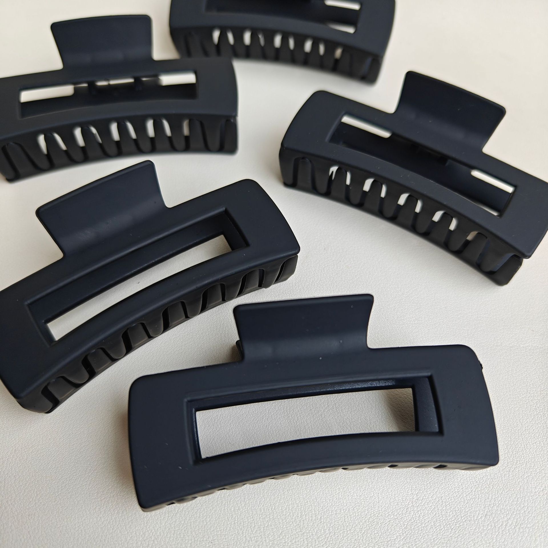【】 Black large square grabber 12/ pack 1200/ box Black large square plastic grabber matte solid color grabber fashionable and elegant rectangular grabber 2 yuan wholesale pic 5