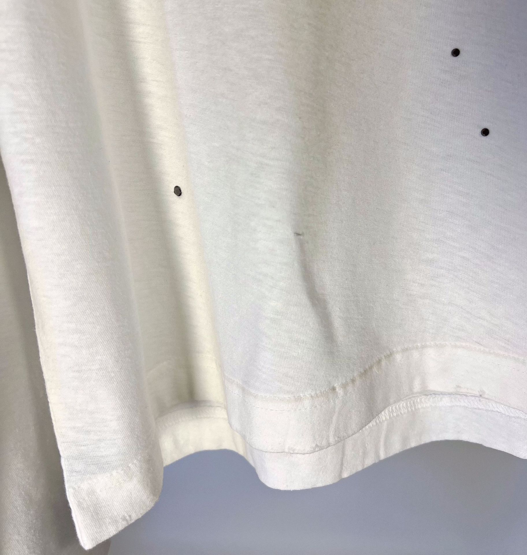 A new white long-sleeved T-shirt for women in early spring, 1996, with aged letters, faded spray painting and rhinestones pic 5