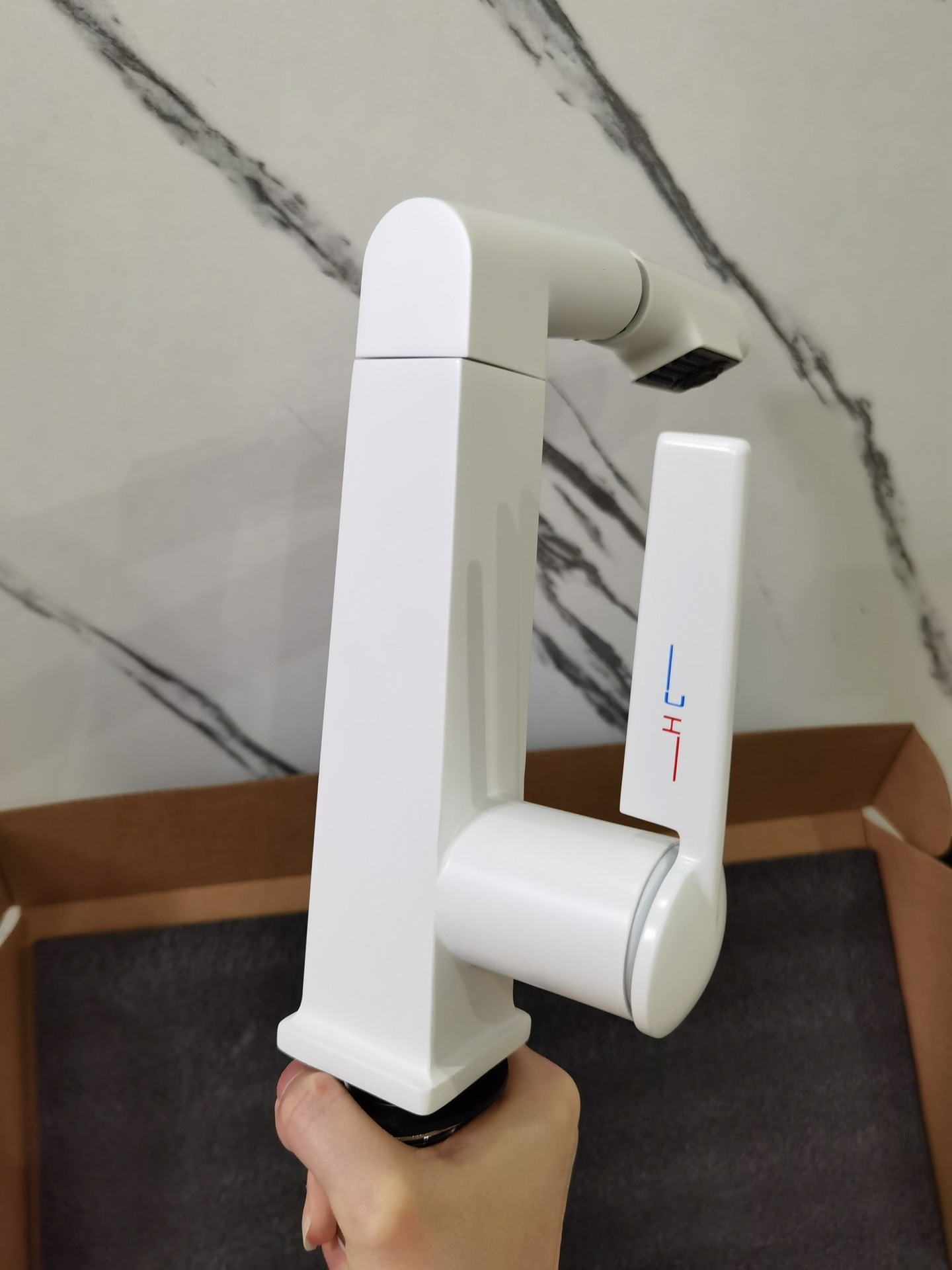 德国品质黑色面盆水龙头冷热全铜抽拉式带升降旋转洗脸漱口台下盆详情30