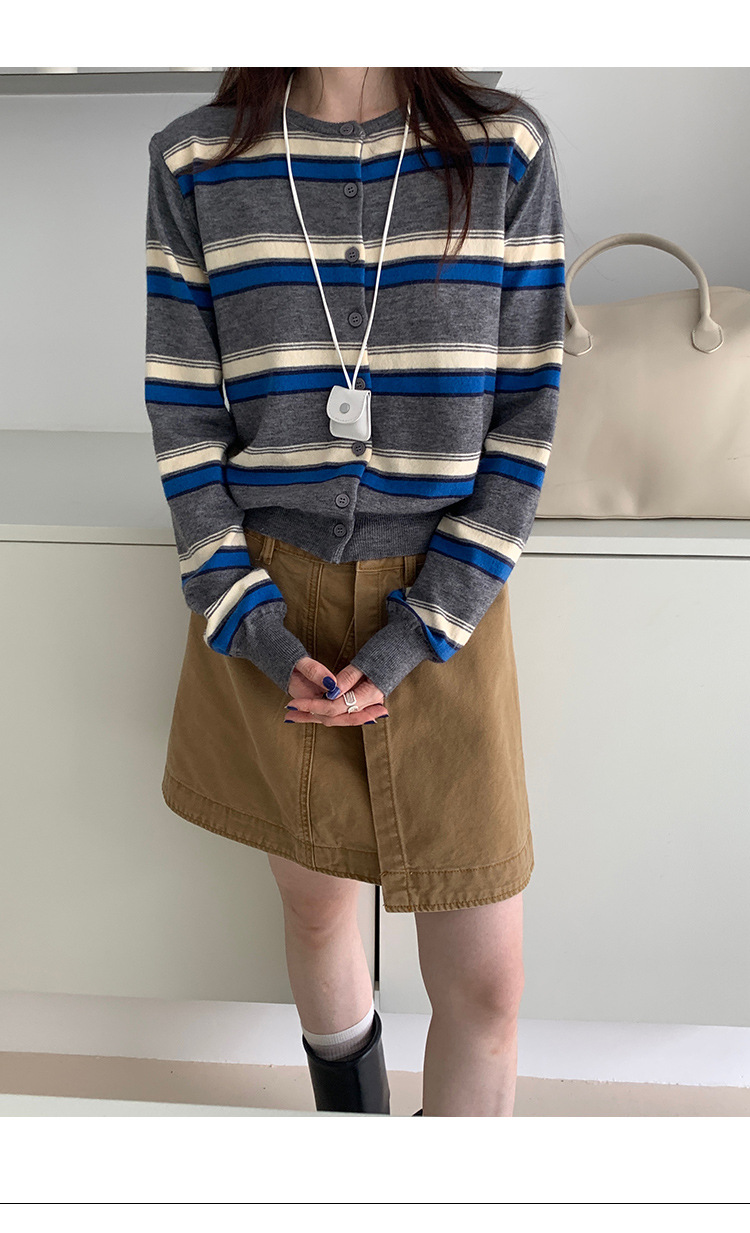 Retro striped long-sleeved knitted sweater for women in autumn 2025, a new Korean-style design with a versatile round neck casual top pic 11