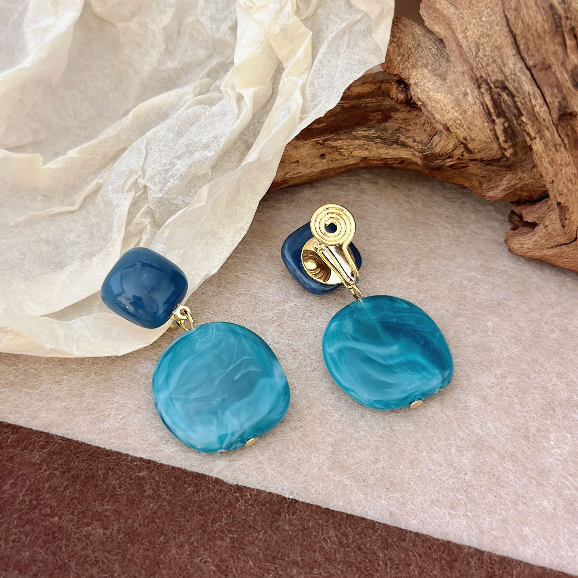 The gentle and fair design of the crystal mist blue, fashionable and simple, with contrasting color textures, square geometric lake blue earrings and ear clips pic 8