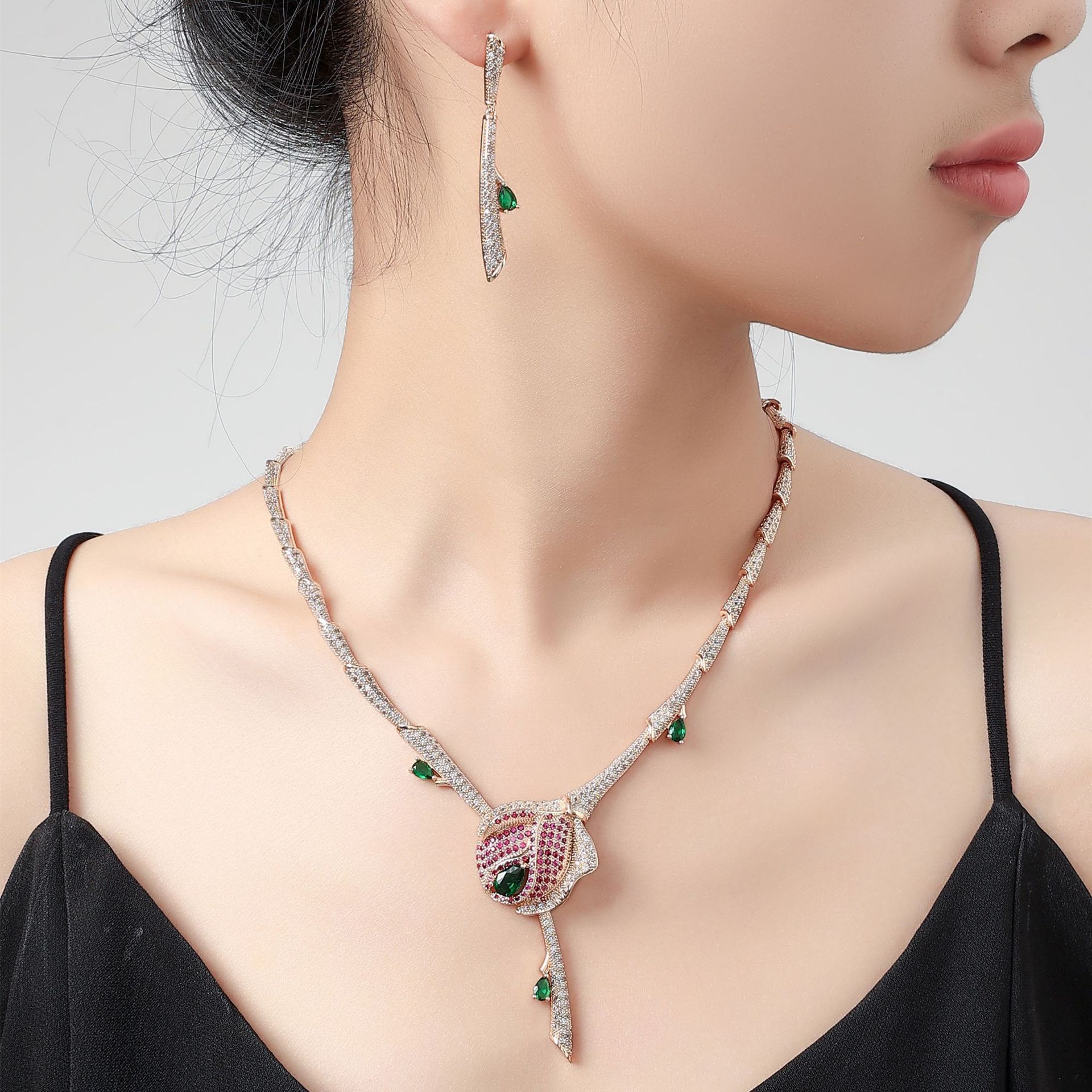 欧美首饰套装新款气质简约花卉新娘项链跨境锆石爆款项链耳钉耳夹lytj29823格蒂莎珠宝首饰宴会礼服饰品详情3