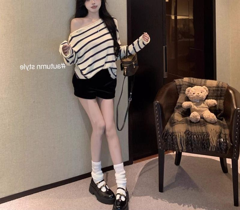 条纹软糯毛衣女秋冬美式y2k斜肩上衣慵懒宽松加厚露肩针织衫外套详情14
