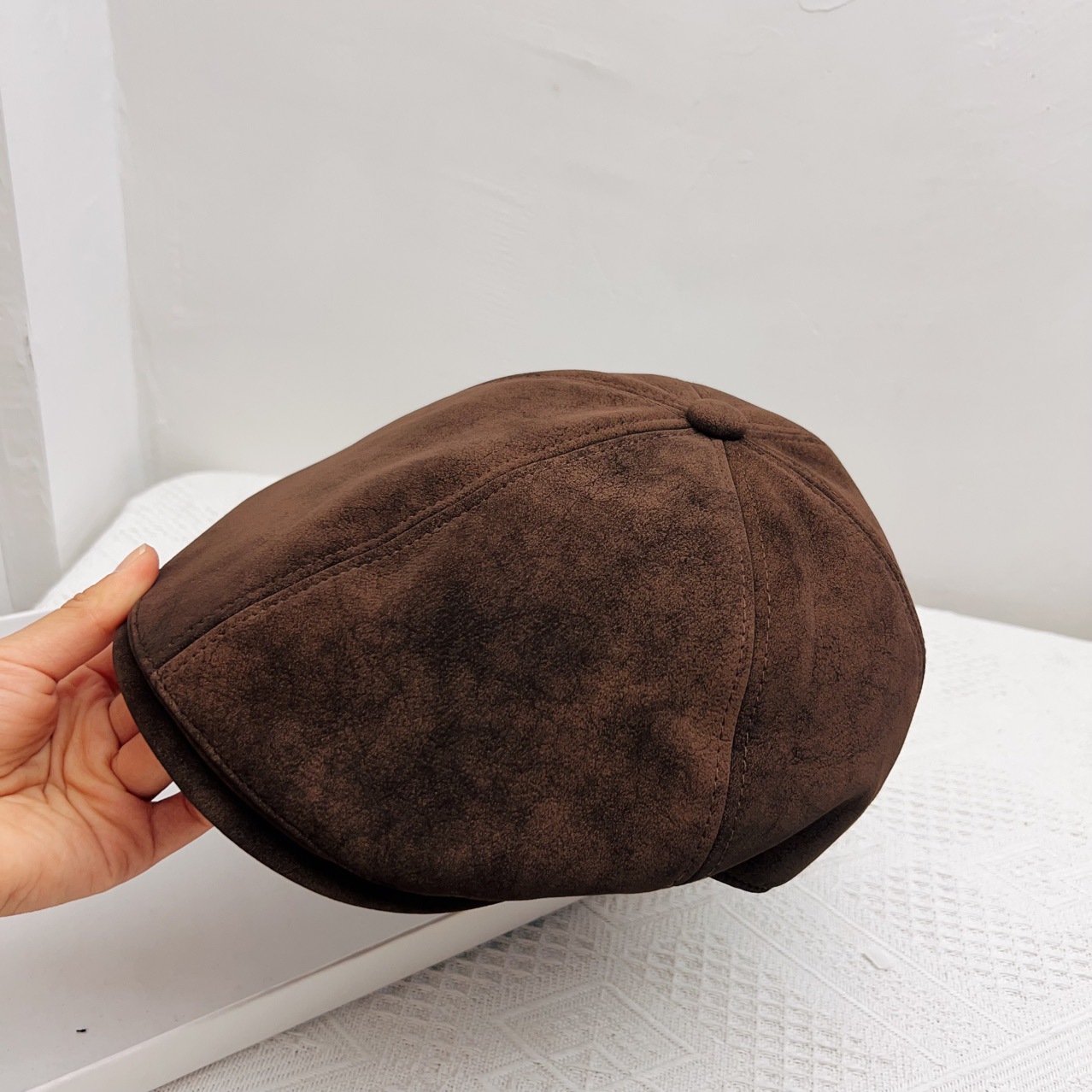 Wholesale of the 2024 new style of American retro denim forward caps for women, with a large head circumference that shows off the face and a small star beret pic 3