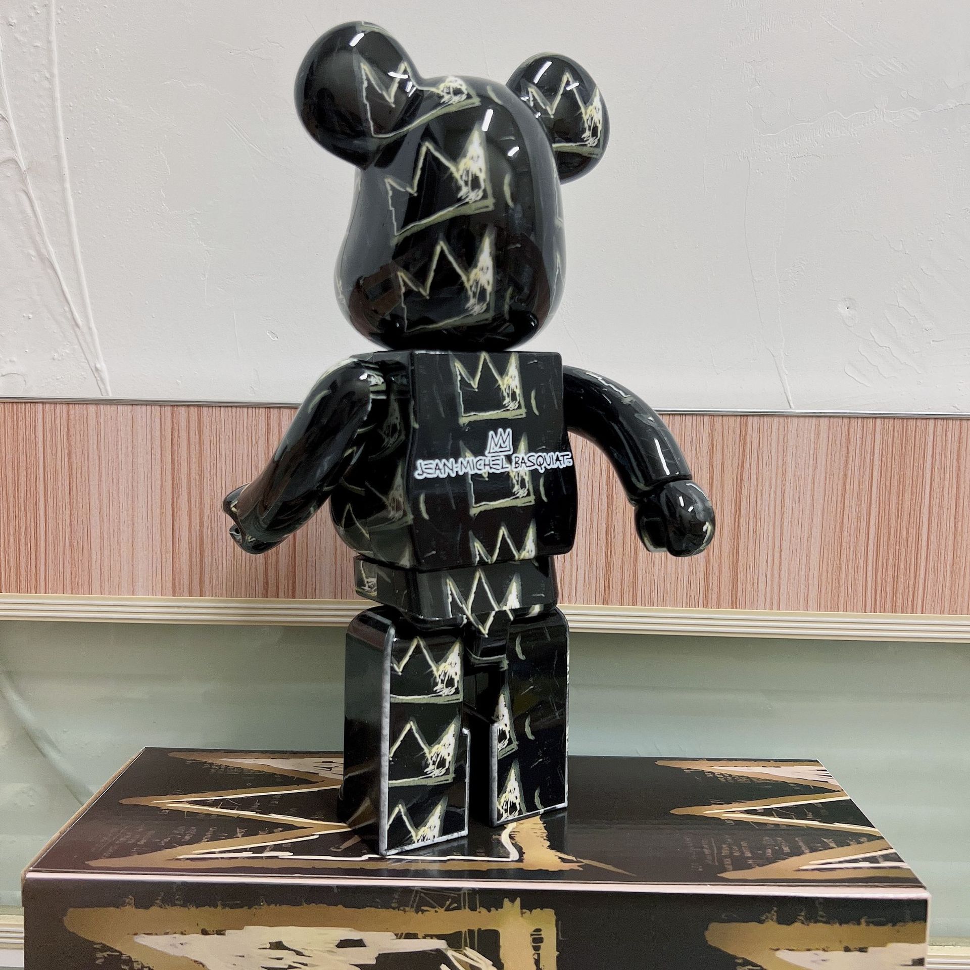 bearbrick 400%暴力熊巴斯奎特黑色皇冠亚克力盒摆件潮流玩具公仔详情4