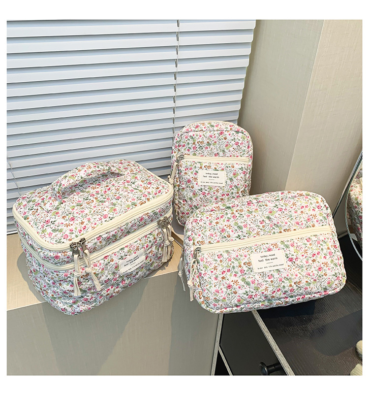 新款碎花化妆包大容量高级感化妆品收纳包便携旅行洗漱包手拿包详情30