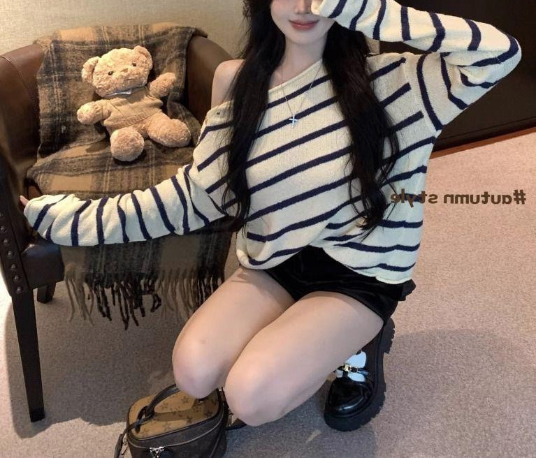 条纹软糯毛衣女秋冬美式y2k斜肩上衣慵懒宽松加厚露肩针织衫外套详情4