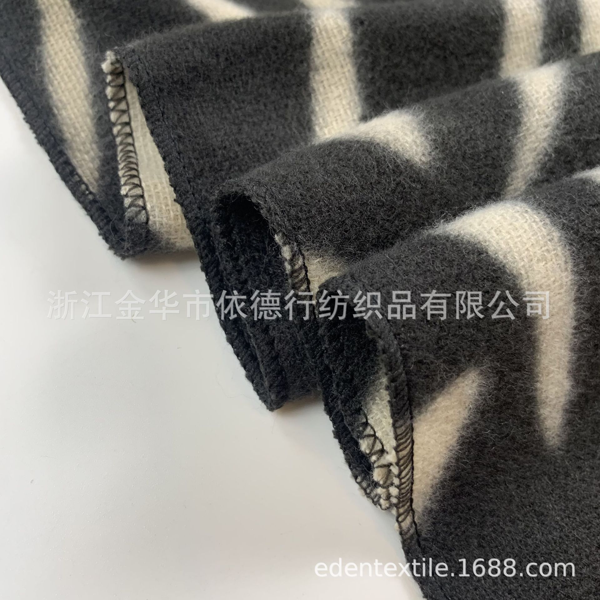 A zebra-patterned short beard scarf is a perfect match for women in autumn and winter. It features a thick, warm and trendy Korean-style faux cashmere scarf in a solid color pic 11