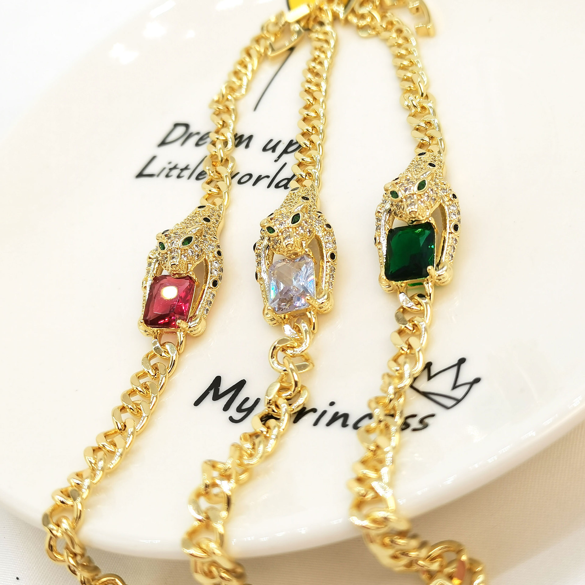 The exaggerated hip-hop Cuban chain bracelet from Europe and America is trendy for both men and women, with a cold and individualized style. The zircon leopard head bracelet is fashionable pic 6