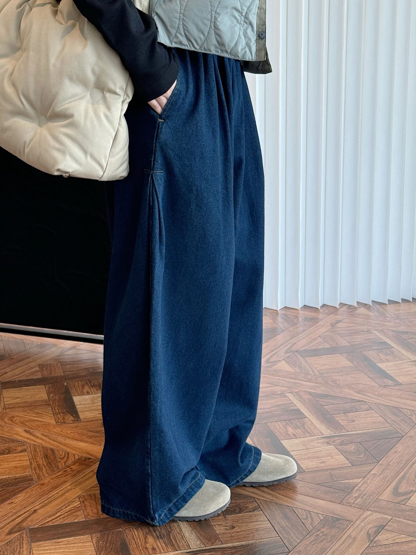 Dark blue high-waisted denim wide-leg pants for women, retro checkered pattern pants, bronze earthy warm pants for autumn and winter pic 13