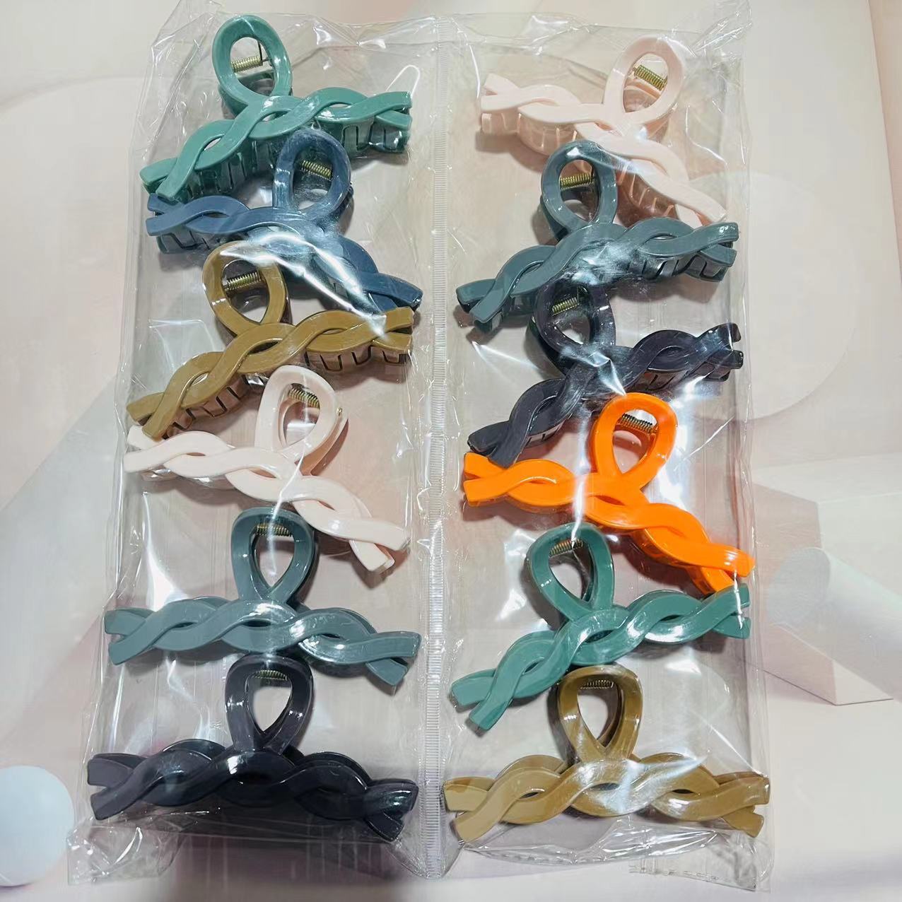 Twist grab 12/ pack 1200/ box Color grab, fashionable hair grab, plastic grab, color hair grab, fishtail grab, straight grab 1 yuan, 2 yuan grab pic 1
