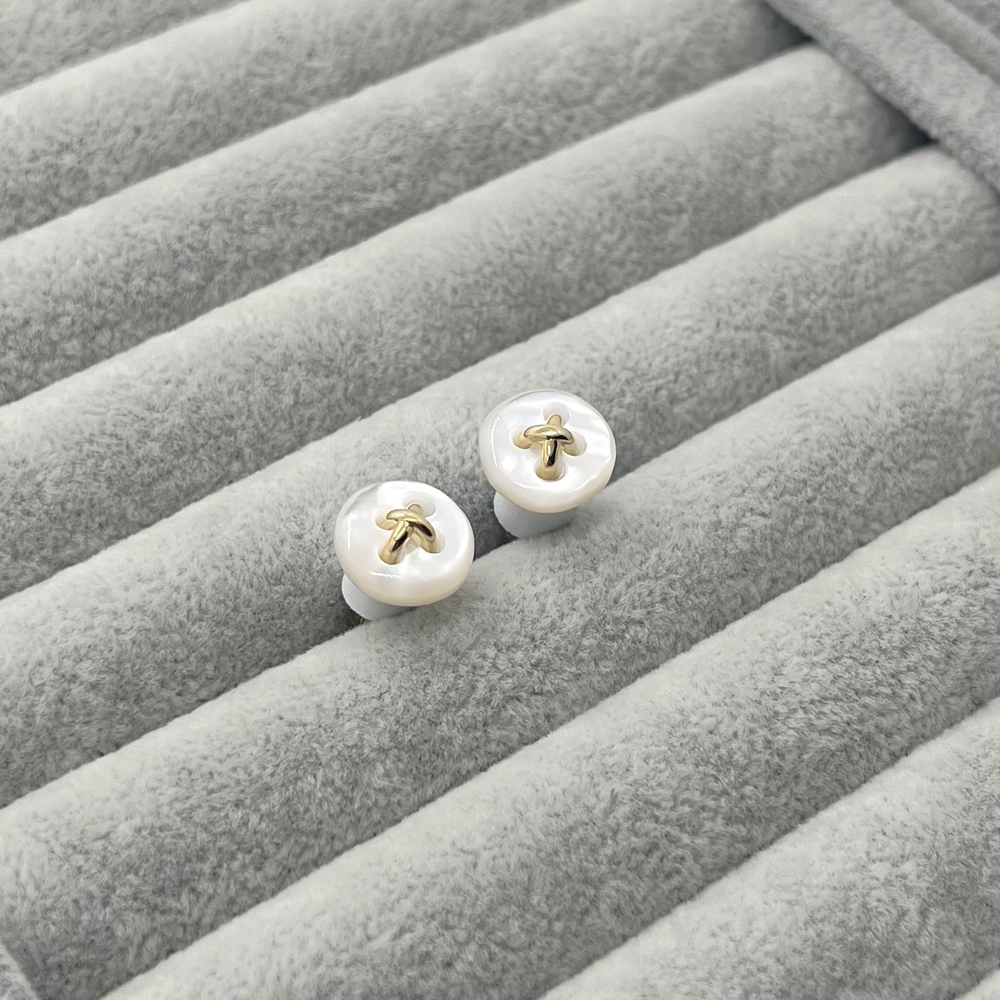 何*贝母纽扣项链 高级感轻奢优雅简约ins风白色纽扣耳钉项链套装详情5