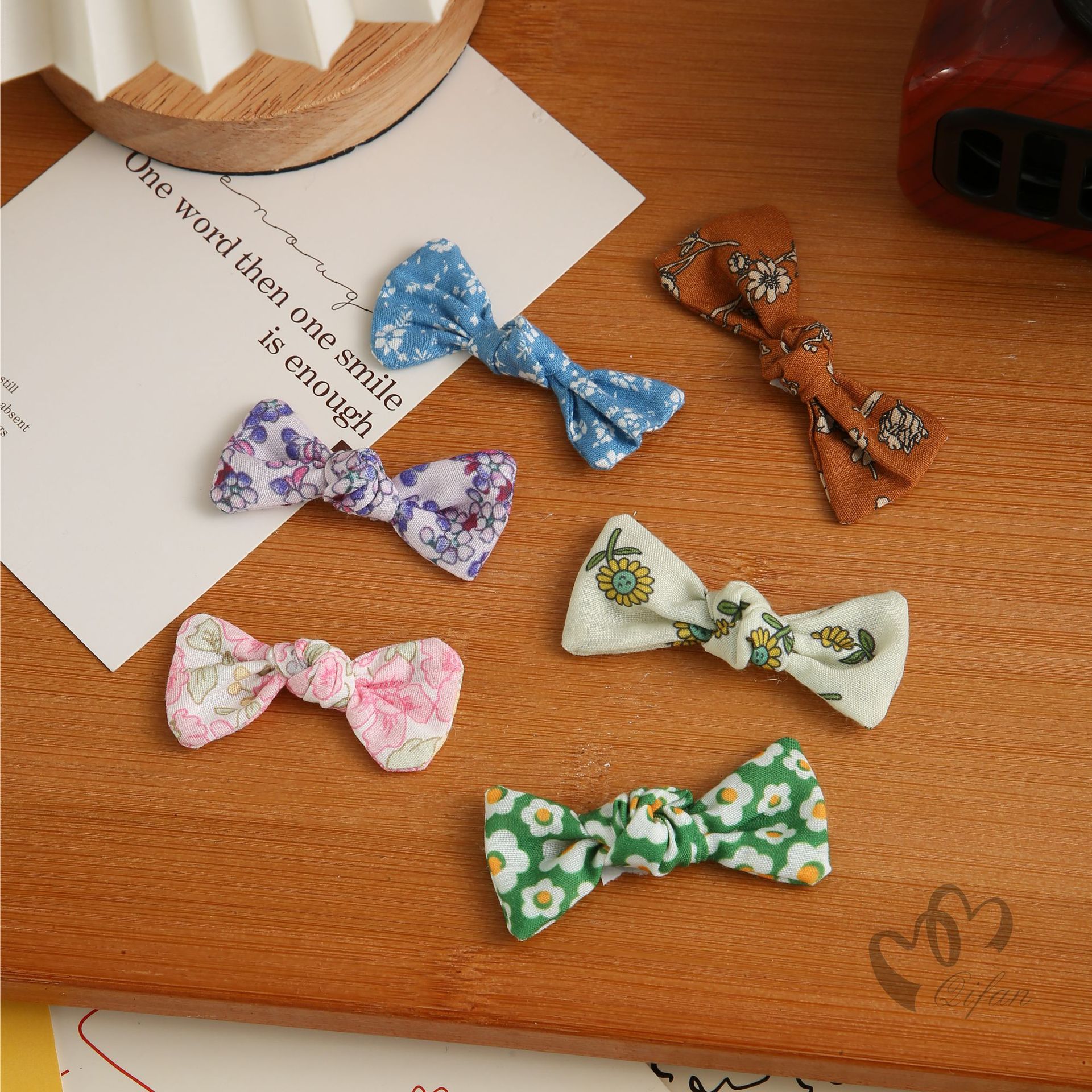 新款布艺碎花花纹蝴蝶结韩款百搭服饰配件 苏格碎花系剪结详情2