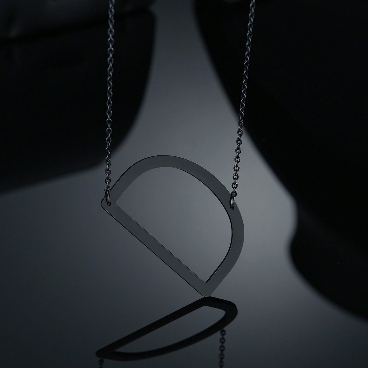 A popular cross-border supply of 26 English large letter necklaces for fashionable couple pendants in Europe and America, with one-piece consignment pic 10