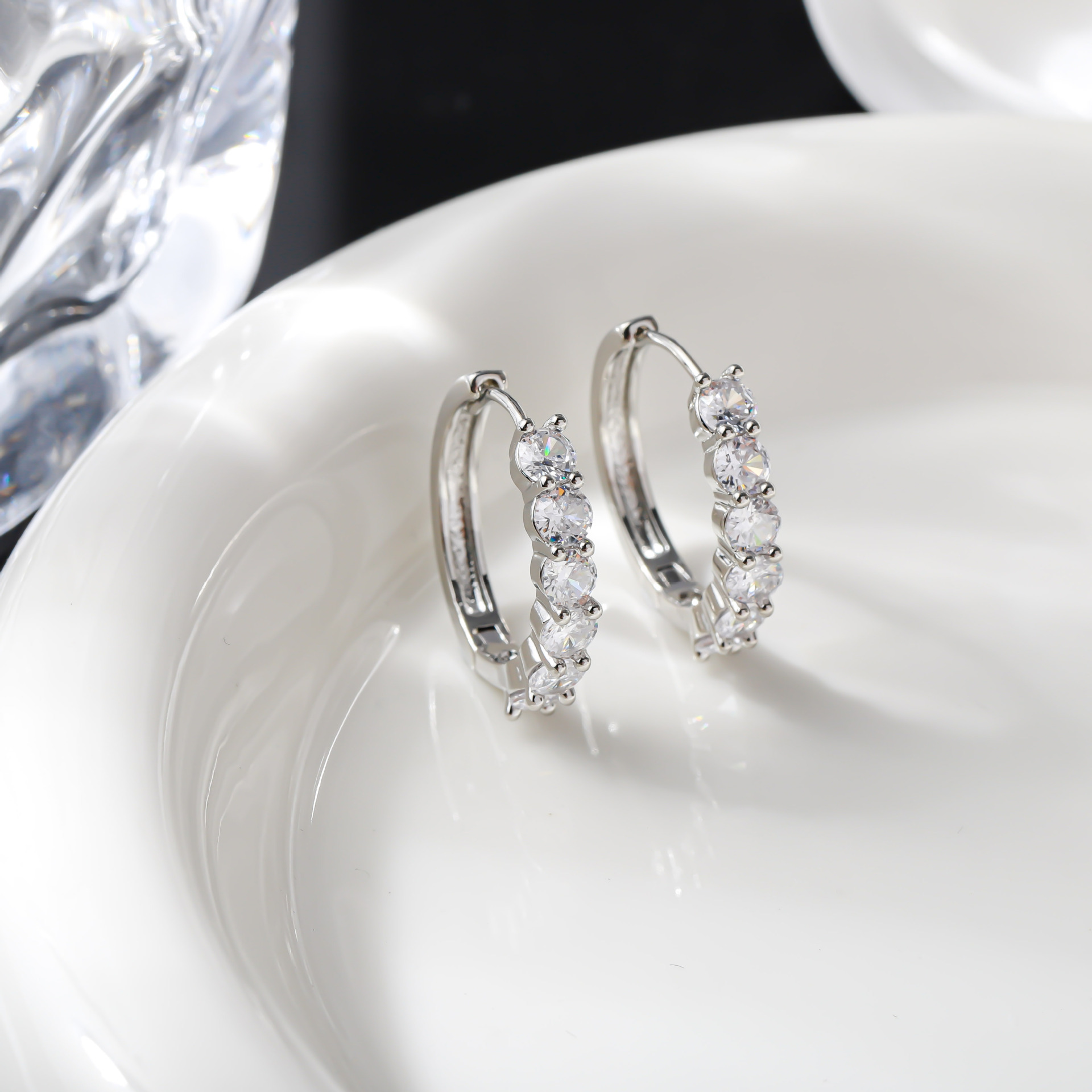 New European and American row diamond imitation moissanite earrings with a light and luxurious style, round zirconia geometric earrings, are selling well on Amazon pic 8