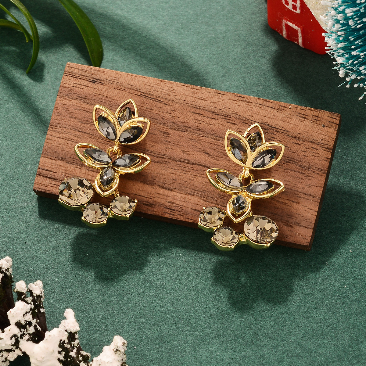 Christmas-themed earrings, fashionable, creative and exquisite, new European and American style, simple and light luxury, autumn and winter earrings wholesale pic 27