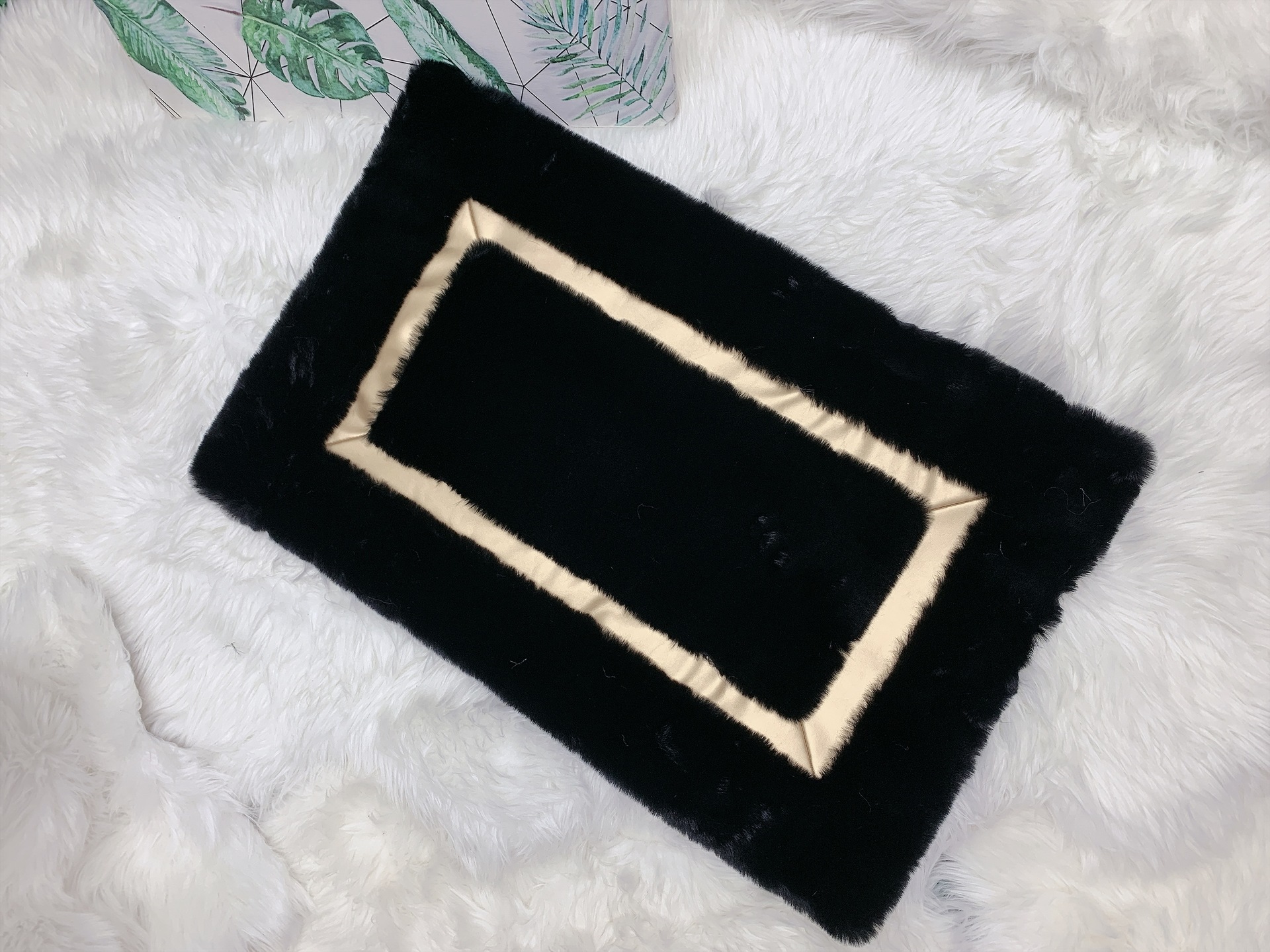 Wholesale foreign trade direct sales of anti-slip floor MATS, water-absorbing rabbit fur floor MATS, carpets, novel styles, skin-friendly fabrics, soft and comfortable pic 5