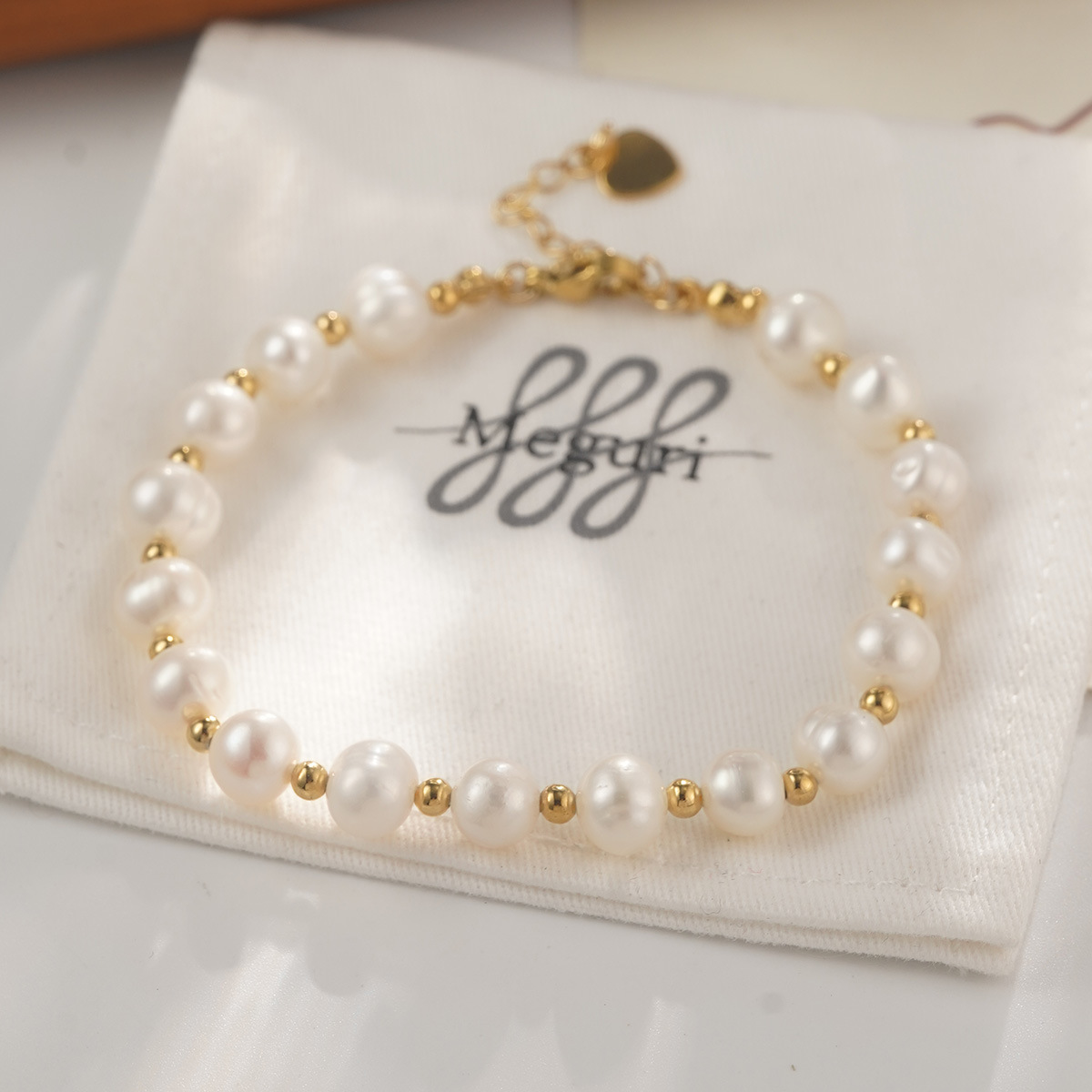 复古时尚天然珍珠手链 ins闺蜜同款串珠简约轻奢小众爱心吊坠手串详情32