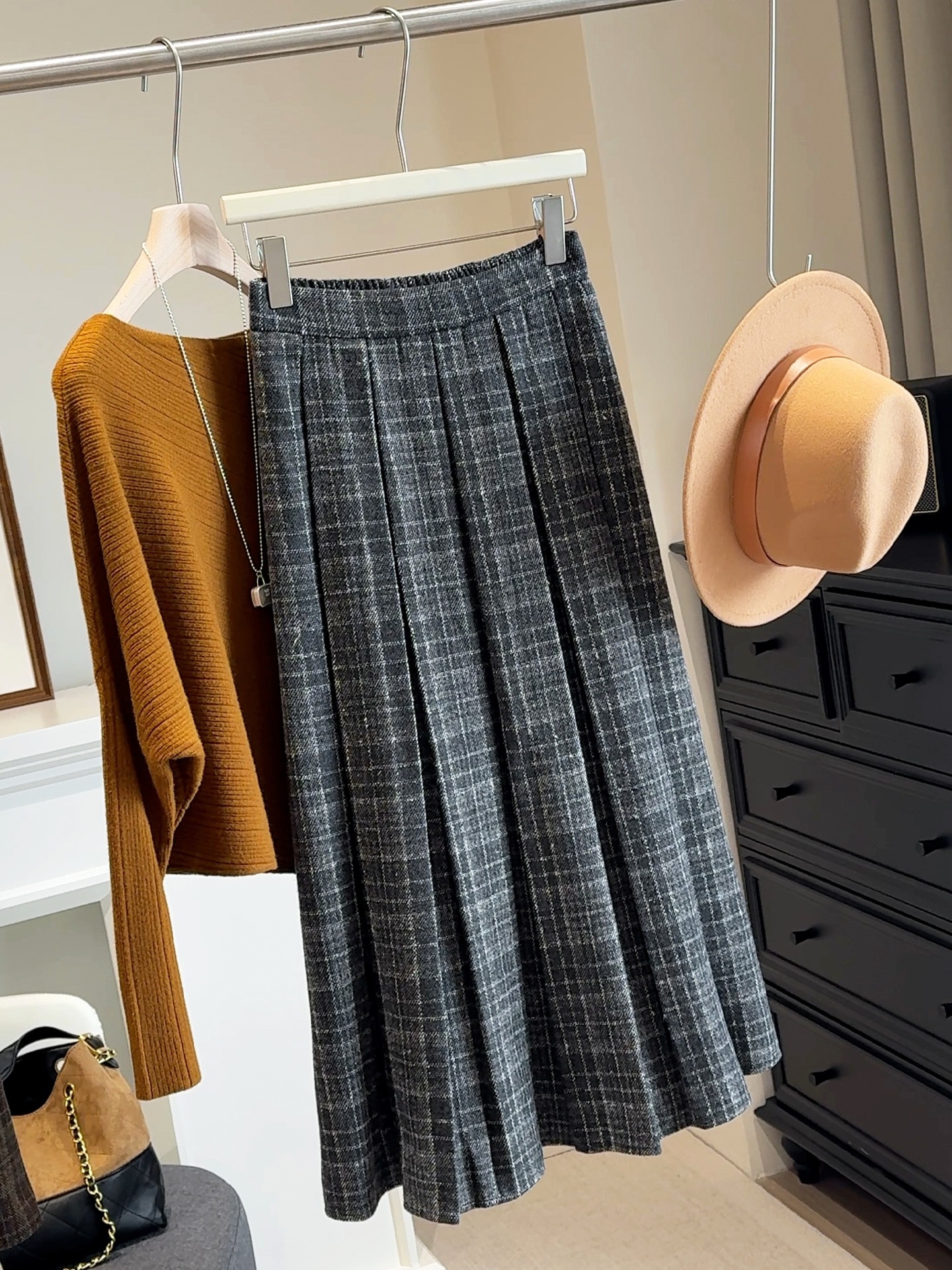 Autumn and winter thickened checkered woolen pleated skirt for women 2025 Korean school style high-waisted A-line casual mid-length skirt pic 6