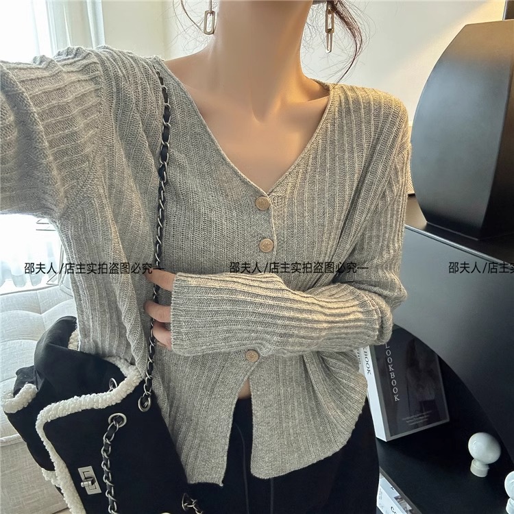2024年新款女装秋季韩版薄款V领长袖针织开衫 宽松显瘦短款外穿上衣 女装加工精致时尚详情28