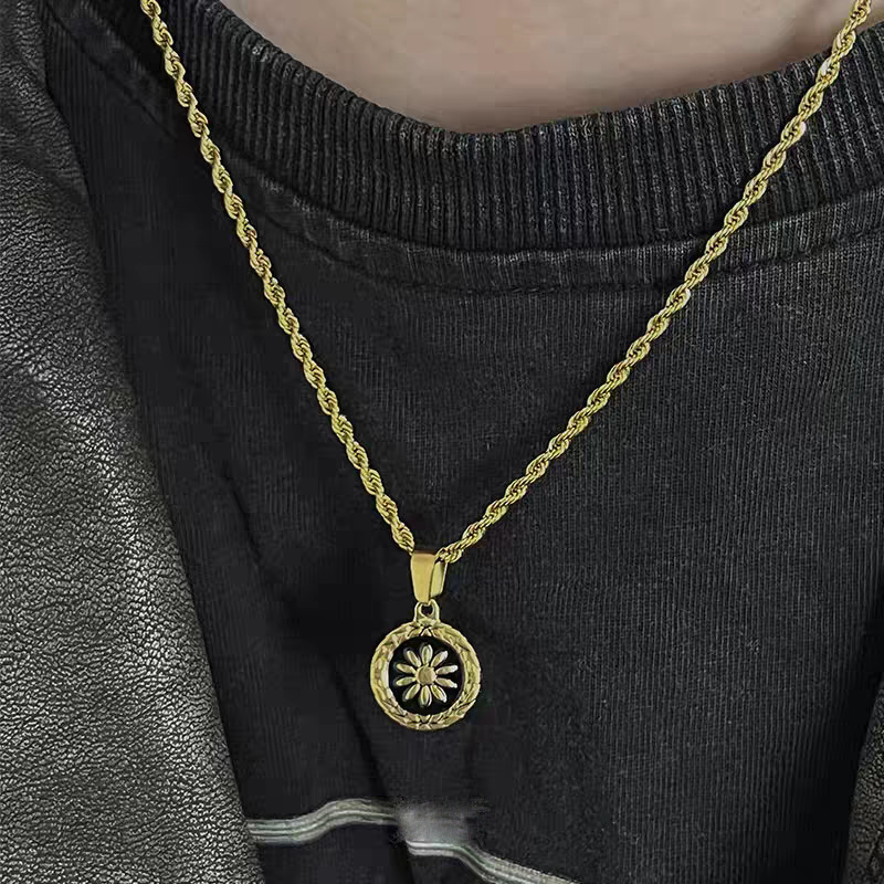 金色圆形古钱币镶嵌项链男女同款高级感百搭毛衣链防水防汗不掉色详情4