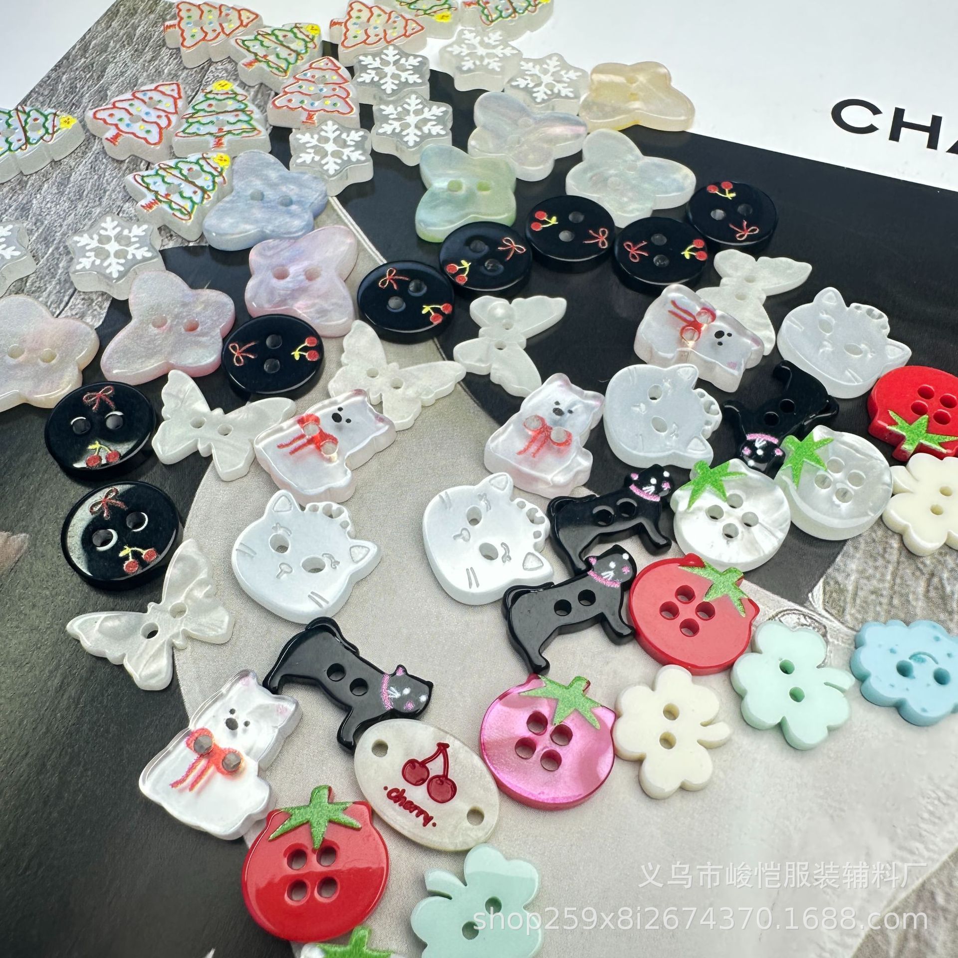 A set of 20 colored buttons, metal four-piece buttons, disc buttons, cufflinks and buttons pic 3