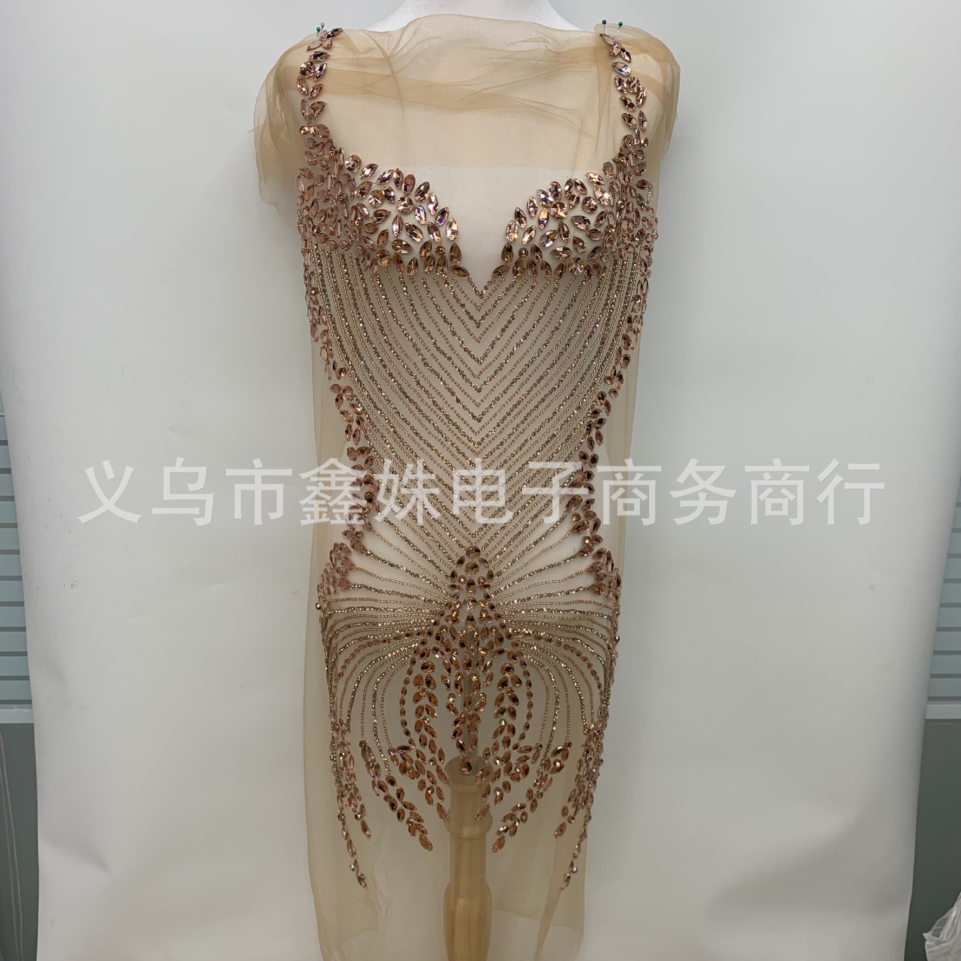 Green high-quality exquisite rhinestones are fashionable and sexy accessories for wedding dresses and evening gowns pic 1