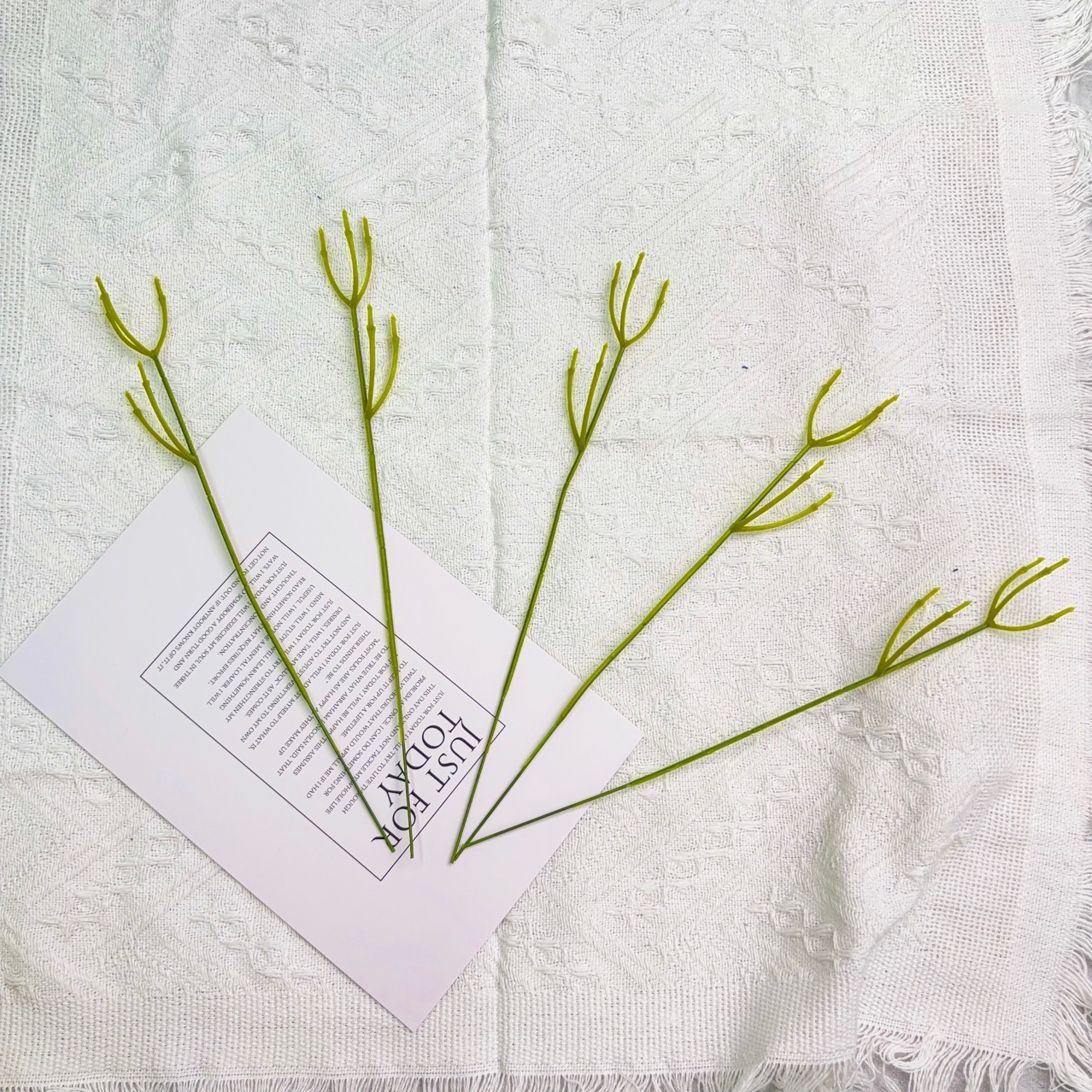 广东厂家直销花枝仿真花配件单只小5目花枝杆塑料铁丝包芯仿真花适用办公文化园艺装饰详情5