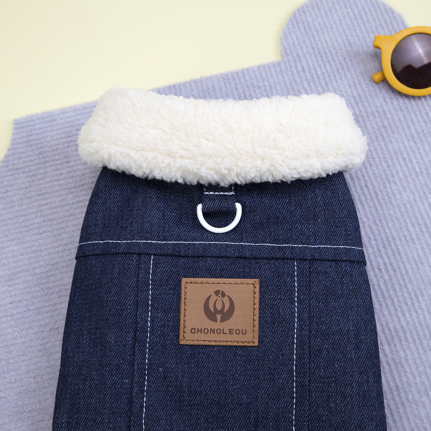 两只穿着外套的小狗宠物服装狗狗衣服宠物服饰新款可爱宠物狗狗衣服详情4