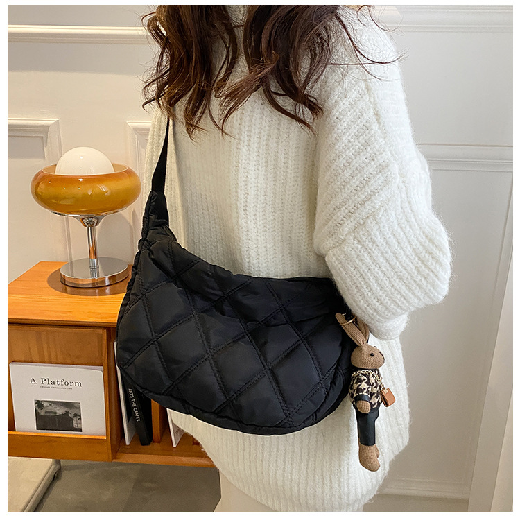 The new, trendy and fashionable single-shoulder crossbody bag with diamond-patterned embroidery thread for women in 2021, the popular dumpling bag pic 36
