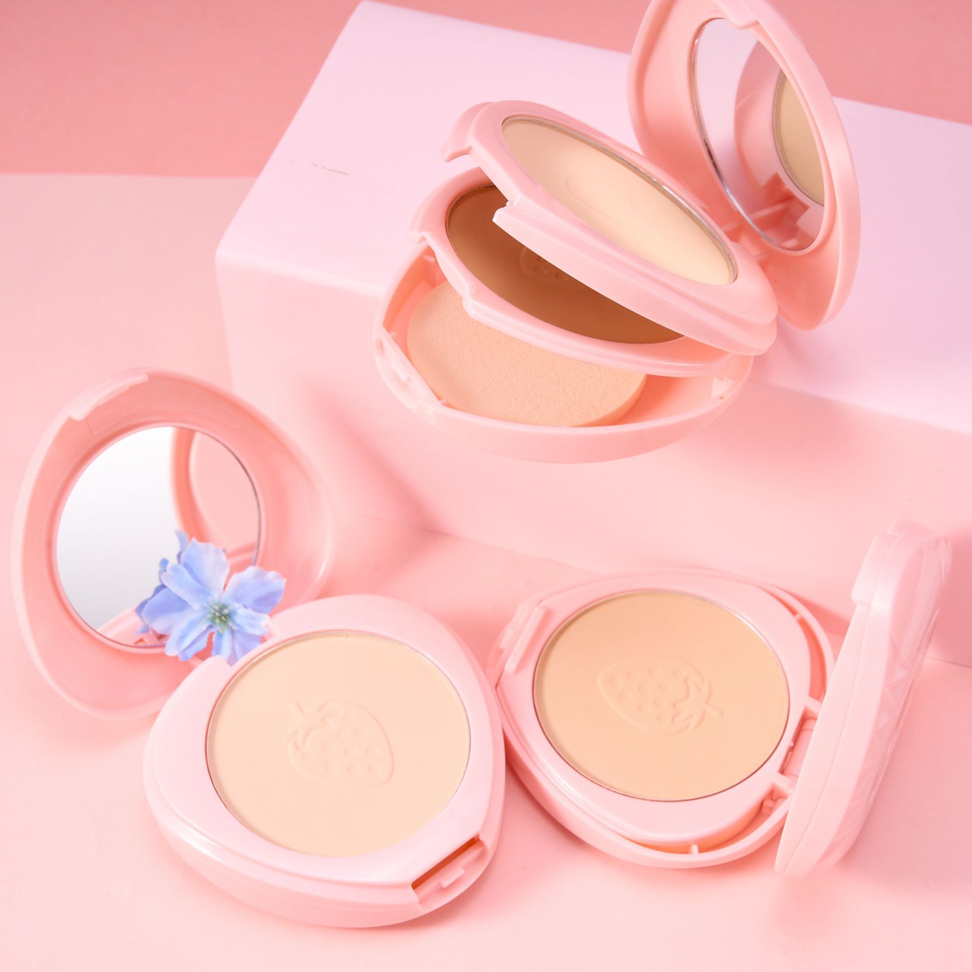 HUDAMOJI pink strawberry three-layer powder compact, a popular cross-border makeup product, features one layer of loose powder and one layer of contouring, which is natural and long-lasting pic 7