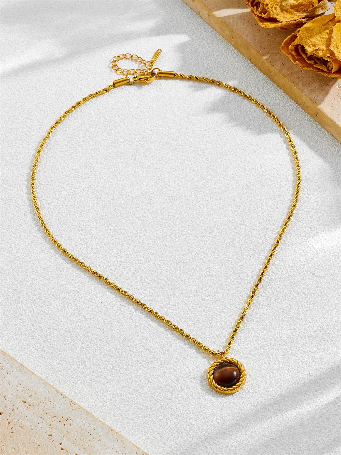 The new retro women's gold twisted tiger's eye stone pendant necklace earring set is light luxury, fashionable and high-end, and does not fade pic 3