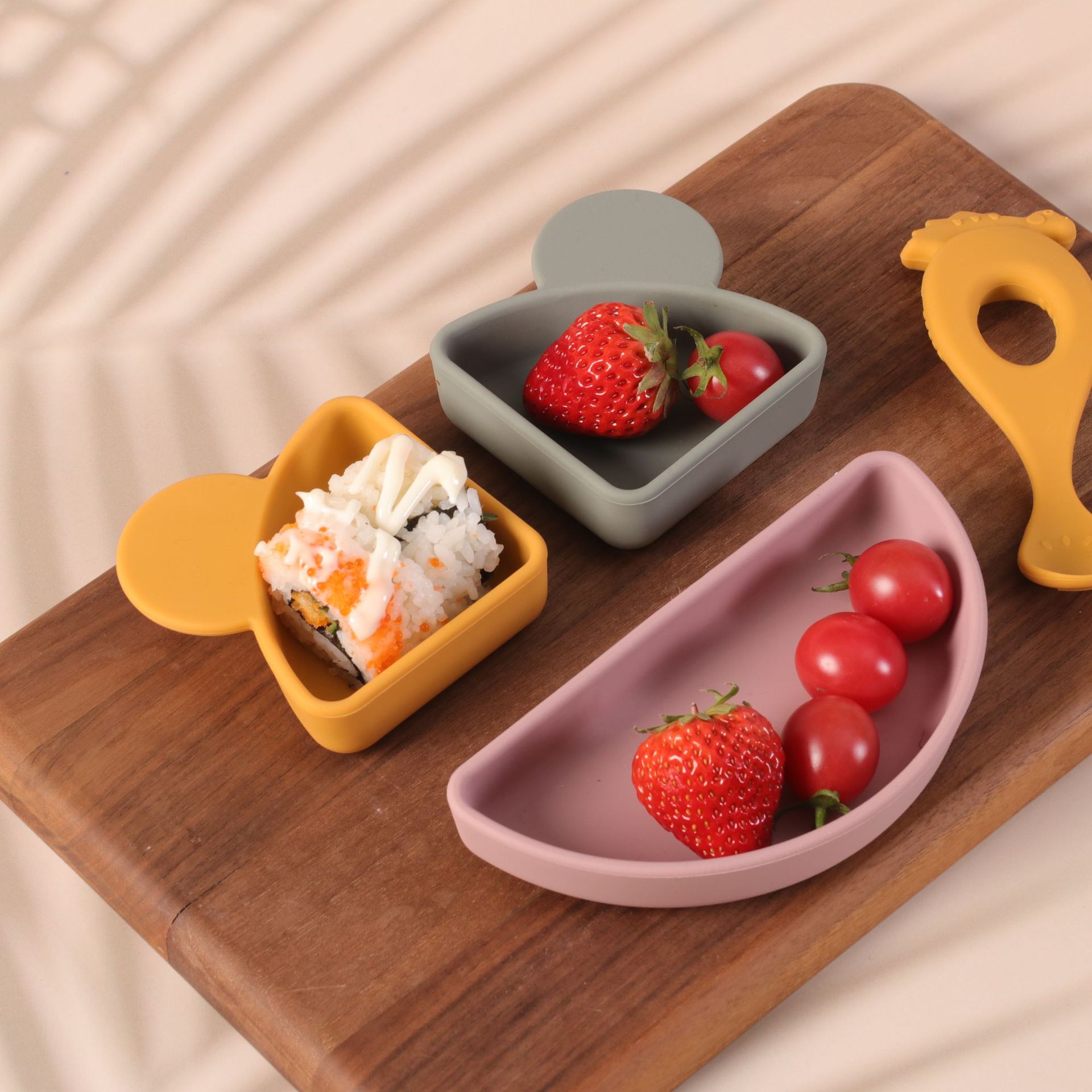 现货跨境食品级硅胶分栏式动物餐盘宝宝餐盘儿童餐具详情4