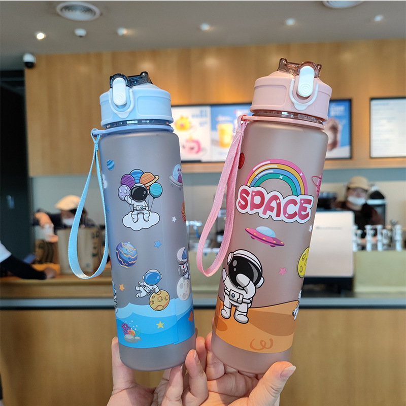 夏季卡通太空人磨砂水杯弹跳盖吸管杯便携提绳PC塑料杯宇航员水瓶详情5