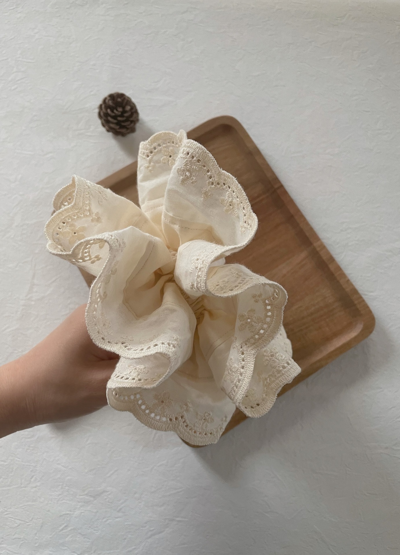 Pinecone retro princess-style French double-layer adjustable heavy industry milk white embroidered lace fluffy hair band pic 41
