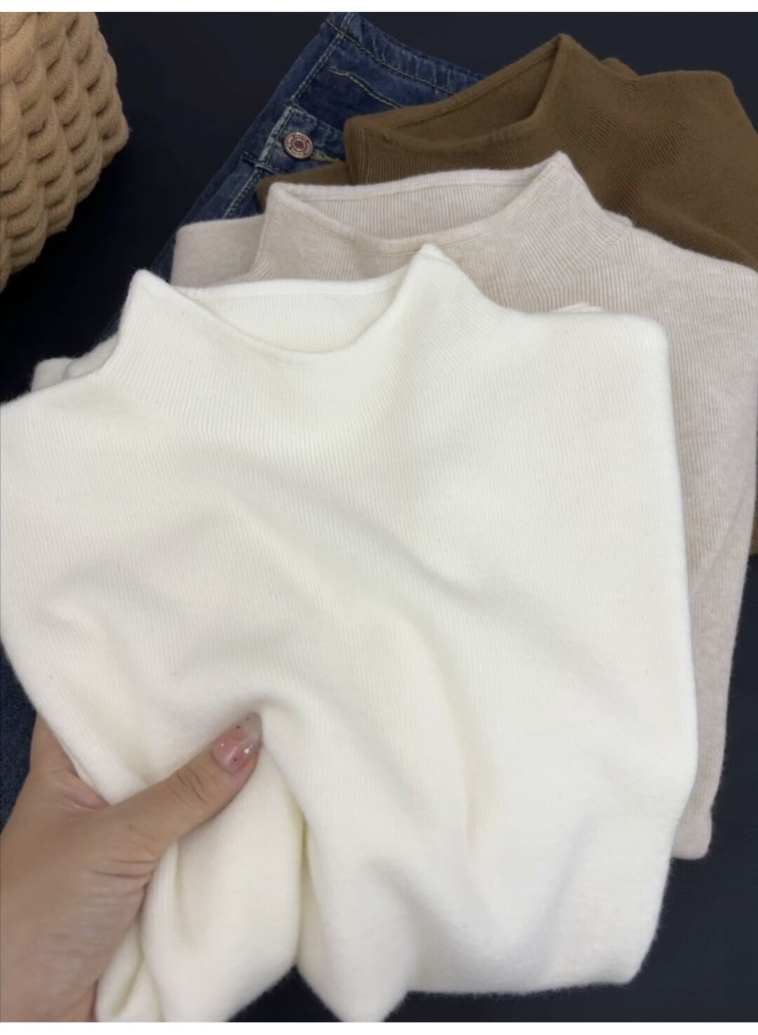 A small stand-up collar layering sweater with thickened fleece, a soft and soft base layer for women, a one-piece fleece inner layer for warmth in autumn and winter, long-sleeved pic 10