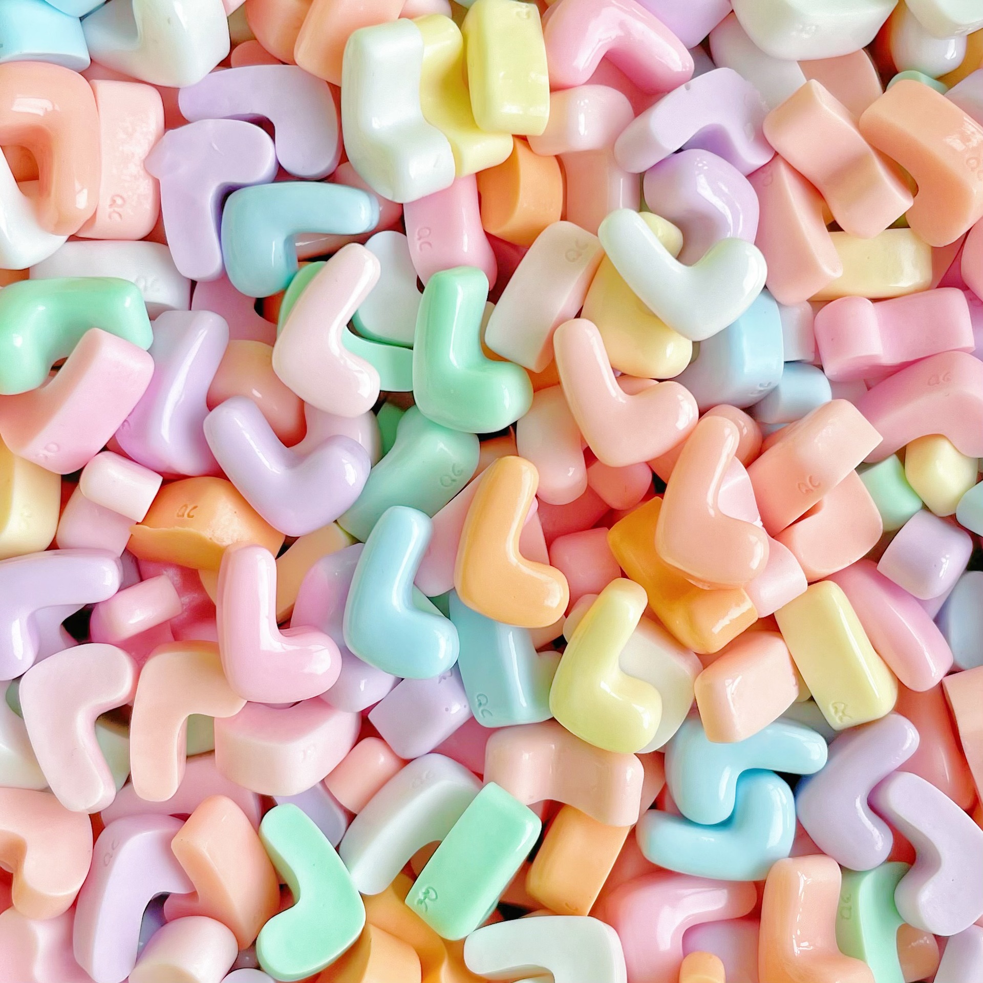 Mini small resin accessories with 26 English letters, letter cream glue hair clips, phone cases and accessory materials pic 16