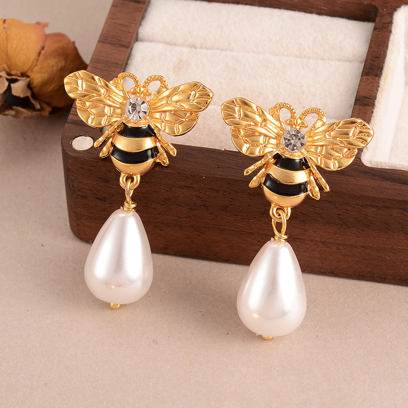 Pearl bee tassel earrings, retro court style, high-end stud earrings, elegant and niche earrings, light luxury and individual wholesale pic 24