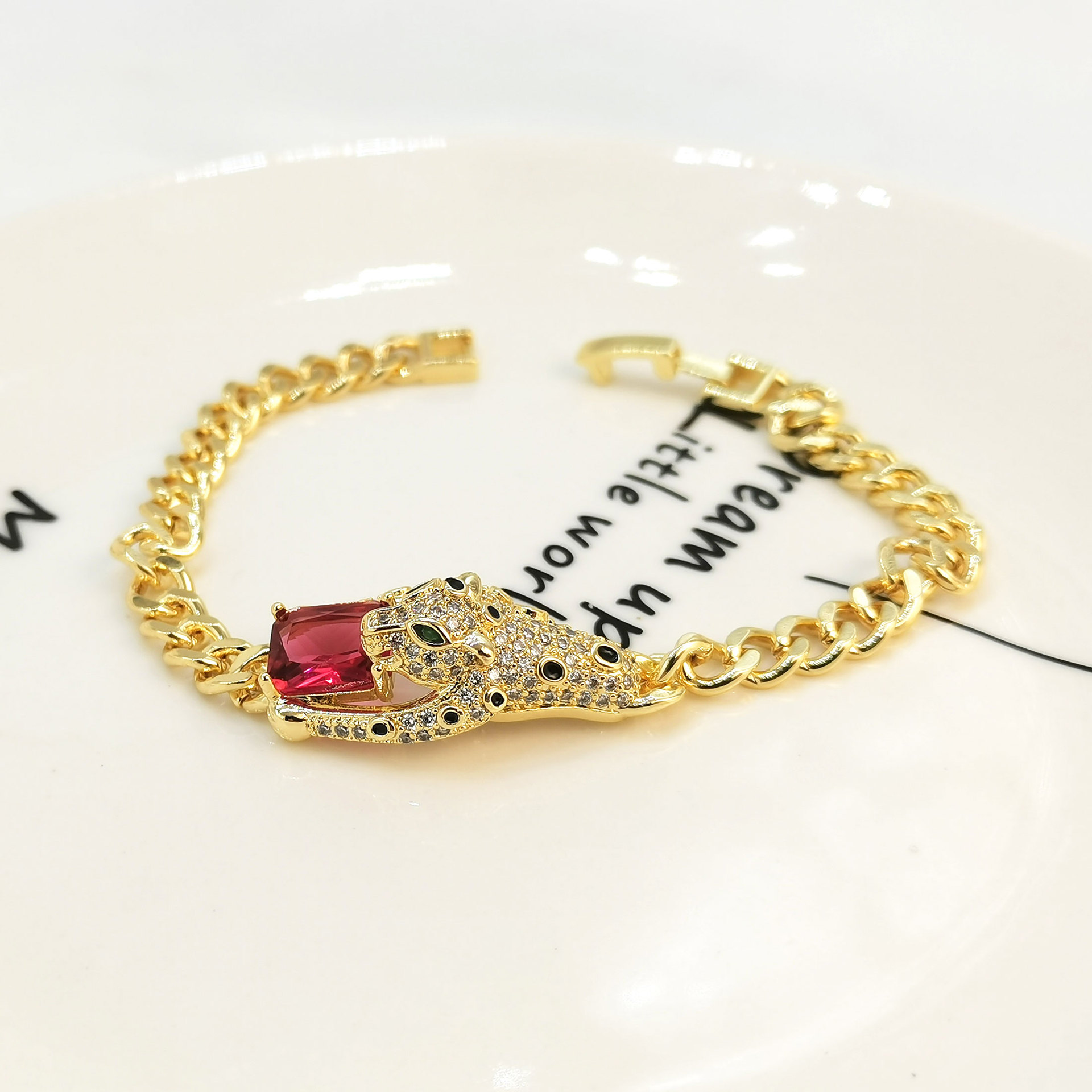 The exaggerated hip-hop Cuban chain bracelet from Europe and America is trendy for both men and women, with a cold and individualized style. The zircon leopard head bracelet is fashionable pic 8