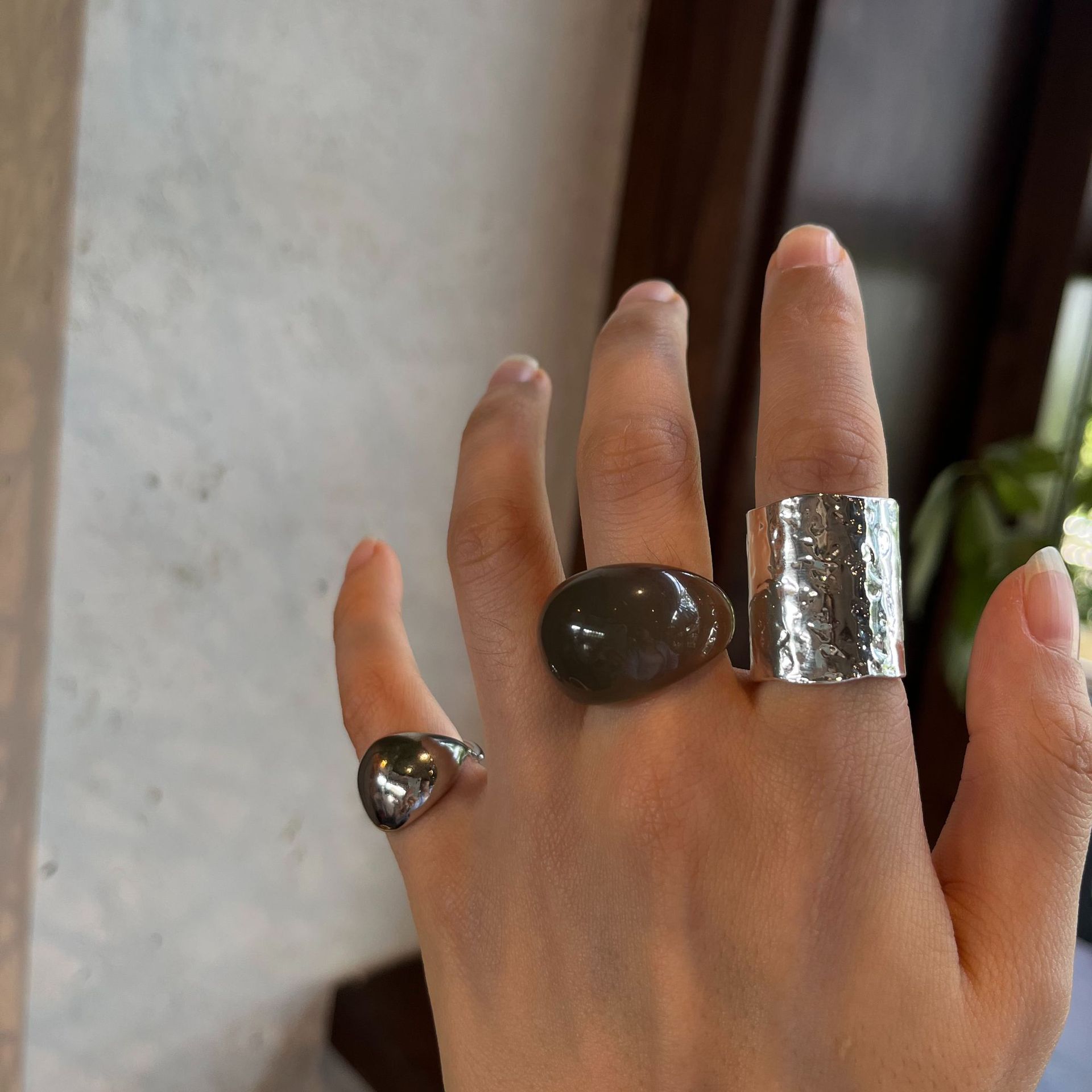 A niche and unique irregular-shaped resin ring with a cold opening shows off. The open copper electroplated ring pairs well with a versatile ring for women pic 18