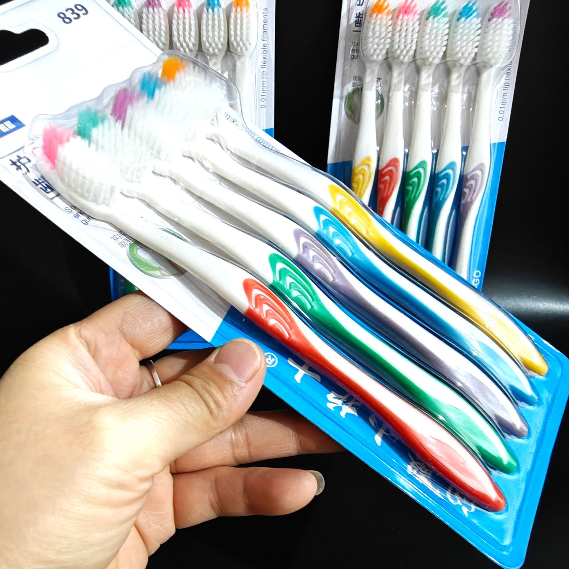 【2-12区】839 五支牙刷 144卡/盒 288卡/件839五支牙刷彩色软毛牙刷家用男女通用牙刷细丝牙刷2元货源批发详情5